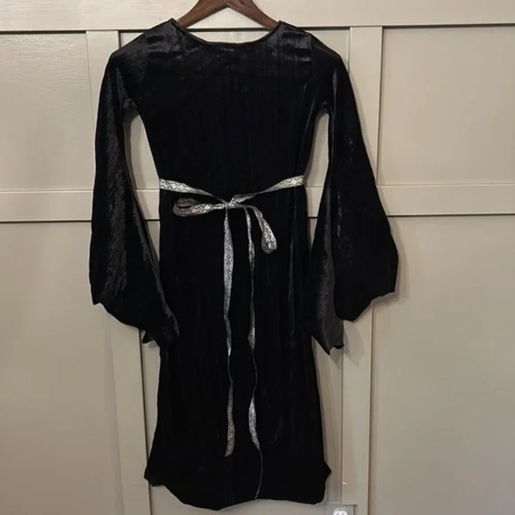 California Costume Vampire Girl Halloween Costume Red & Black Velvet Dress 8-10 - Picture 6 of 13